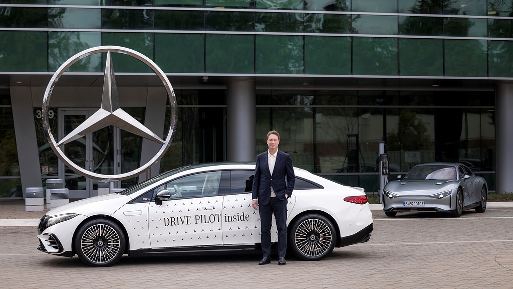 圖二_Mercedes-Benz執行長 Ola Källenius 親自主持科技策略更新線上發表會，揭露科技新篇章
